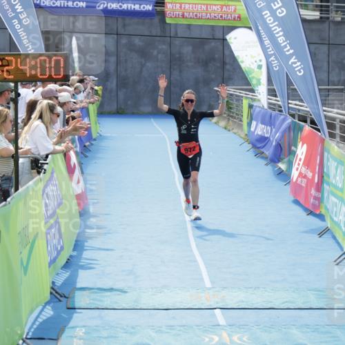 10.08.2025 - GEWOBA Citytriathlon Bremen H.Heesch http://msf.ph/oto/8555980 10.08.2025 14:24:04 Ziel 567, 738, 972 meine-sportfotos.de