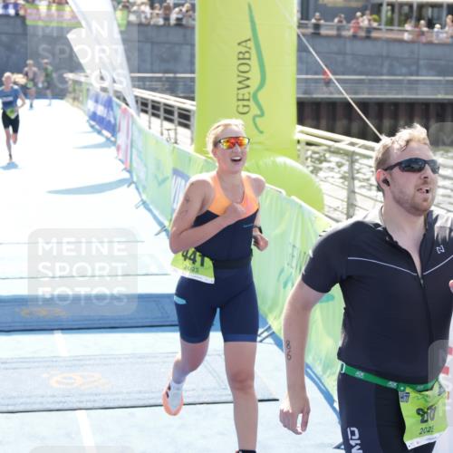 10.08.2025 - GEWOBA Citytriathlon Bremen H.Heesch http://msf.ph/oto/8555984 10.08.2025 15:26:46 Ziel 86, 401, 441 meine-sportfotos.de