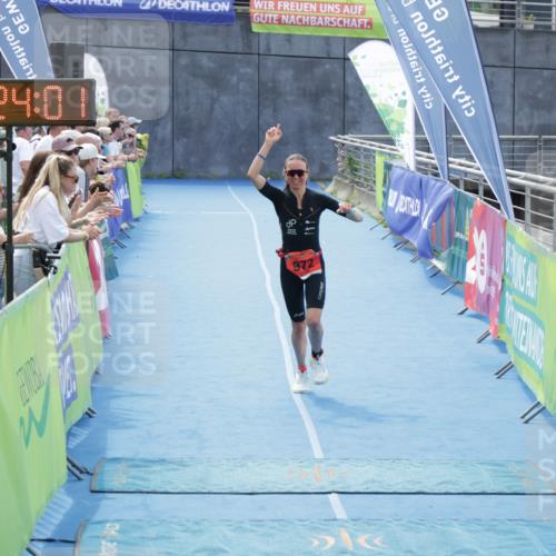 10.08.2025 - GEWOBA Citytriathlon Bremen H.Heesch http://msf.ph/oto/8555987 10.08.2025 14:24:04 Ziel 567, 738, 972 meine-sportfotos.de