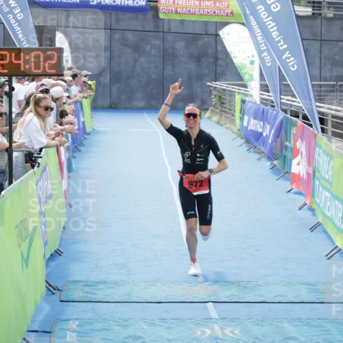 10.08.2025 - GEWOBA Citytriathlon Bremen H.Heesch http://msf.ph/oto/8555994 10.08.2025 14:24:05 Ziel 738, 972 meine-sportfotos.de
