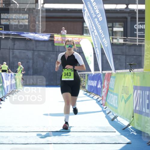 10.08.2025 - GEWOBA Citytriathlon Bremen H.Heesch http://msf.ph/oto/8556029 10.08.2025 16:08:31 Ziel 343 meine-sportfotos.de