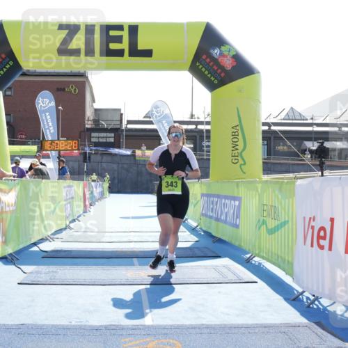 10.08.2025 - GEWOBA Citytriathlon Bremen H.Heesch http://msf.ph/oto/8556101 10.08.2025 16:08:32 Ziel 343 meine-sportfotos.de