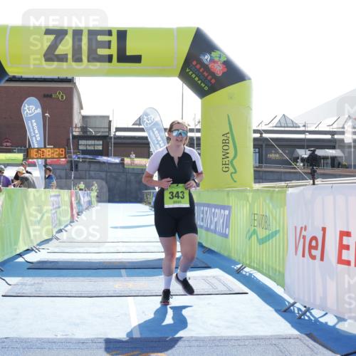 10.08.2025 - GEWOBA Citytriathlon Bremen H.Heesch http://msf.ph/oto/8556115 10.08.2025 16:08:33 Ziel 343 meine-sportfotos.de