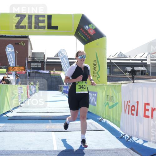 10.08.2025 - GEWOBA Citytriathlon Bremen H.Heesch http://msf.ph/oto/8556124 10.08.2025 16:08:33 Ziel 343 meine-sportfotos.de