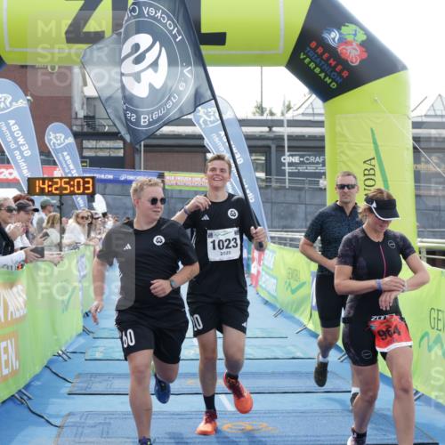 10.08.2025 - GEWOBA Citytriathlon Bremen H.Heesch http://msf.ph/oto/8556128 10.08.2025 14:25:07 Ziel 894, 964, 1023 meine-sportfotos.de