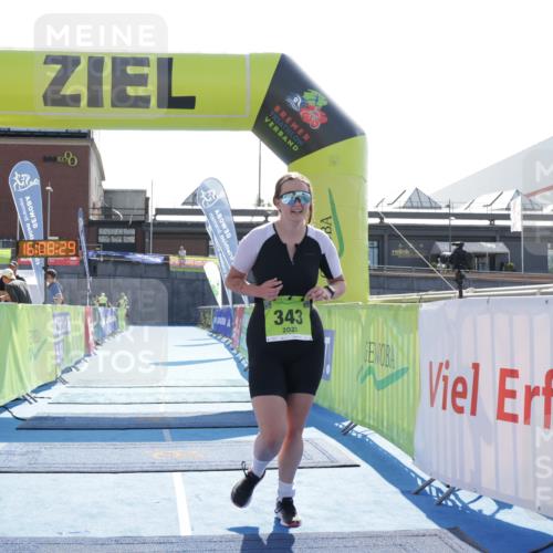 10.08.2025 - GEWOBA Citytriathlon Bremen H.Heesch http://msf.ph/oto/8556129 10.08.2025 16:08:33 Ziel 343 meine-sportfotos.de