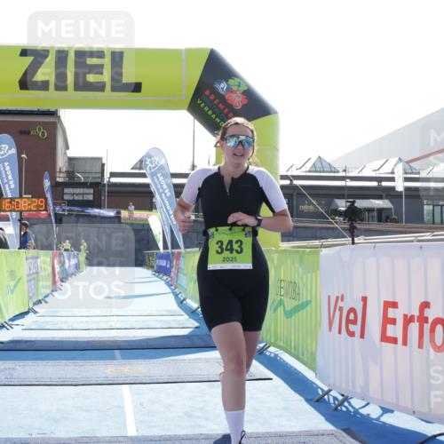 10.08.2025 - GEWOBA Citytriathlon Bremen H.Heesch http://msf.ph/oto/8556137 10.08.2025 16:08:33 Ziel 343 meine-sportfotos.de