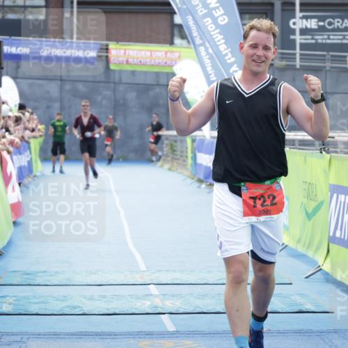 10.08.2025 - GEWOBA Citytriathlon Bremen H.Heesch http://msf.ph/oto/8556149 10.08.2025 14:25:39 Ziel 722, 795 meine-sportfotos.de