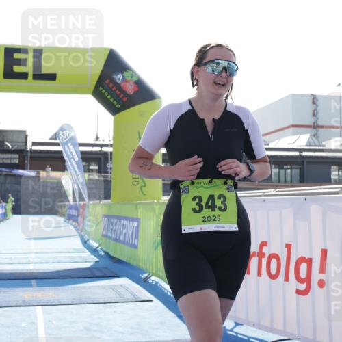 10.08.2025 - GEWOBA Citytriathlon Bremen H.Heesch http://msf.ph/oto/8556159 10.08.2025 16:08:34 Ziel 343 meine-sportfotos.de