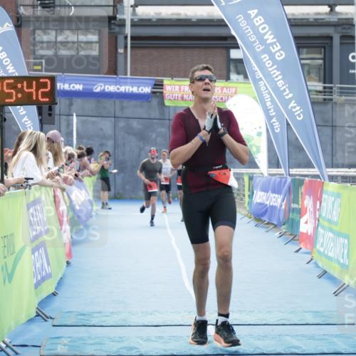 10.08.2025 - GEWOBA Citytriathlon Bremen H.Heesch http://msf.ph/oto/8556162 10.08.2025 14:25:45 Ziel 722, 795 meine-sportfotos.de