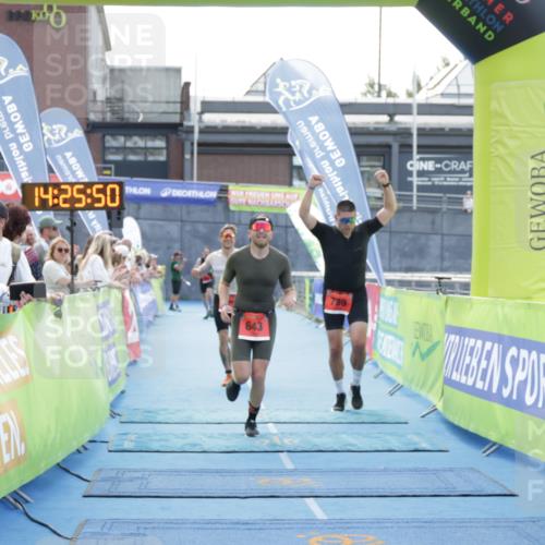 10.08.2025 - GEWOBA Citytriathlon Bremen H.Heesch http://msf.ph/oto/8556171 10.08.2025 14:25:53 Ziel 643, 749, 789 meine-sportfotos.de