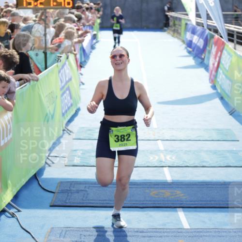 10.08.2025 - GEWOBA Citytriathlon Bremen H.Heesch http://msf.ph/oto/8556218 10.08.2025 15:27:50 Ziel 56, 382 meine-sportfotos.de