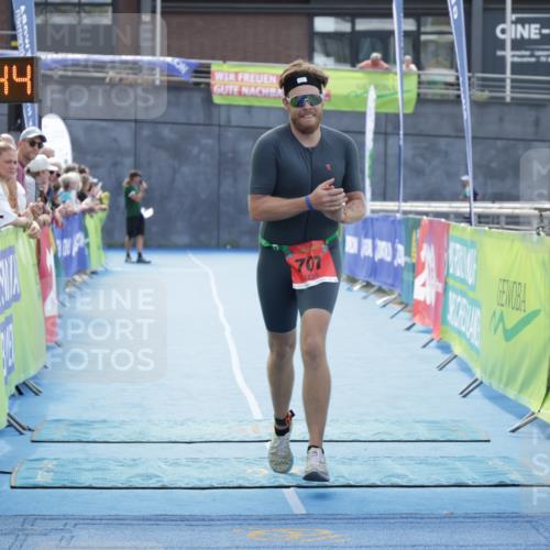 10.08.2025 - GEWOBA Citytriathlon Bremen H.Heesch http://msf.ph/oto/8556260 10.08.2025 14:26:47 Ziel 707, 776 meine-sportfotos.de