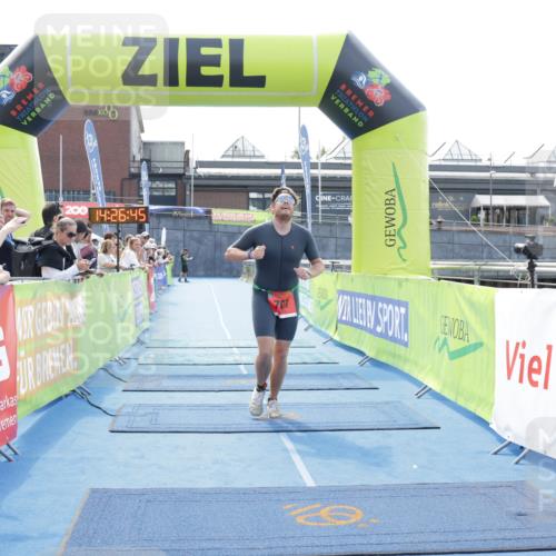 10.08.2025 - GEWOBA Citytriathlon Bremen H.Heesch http://msf.ph/oto/8556270 10.08.2025 14:26:48 Ziel 707, 776 meine-sportfotos.de