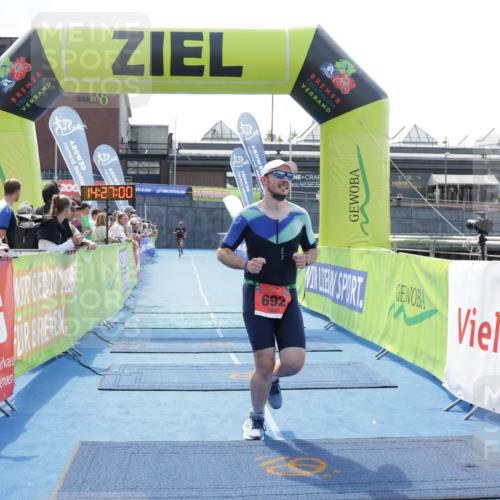 10.08.2025 - GEWOBA Citytriathlon Bremen H.Heesch http://msf.ph/oto/8556299 10.08.2025 14:27:03 Ziel 692 meine-sportfotos.de