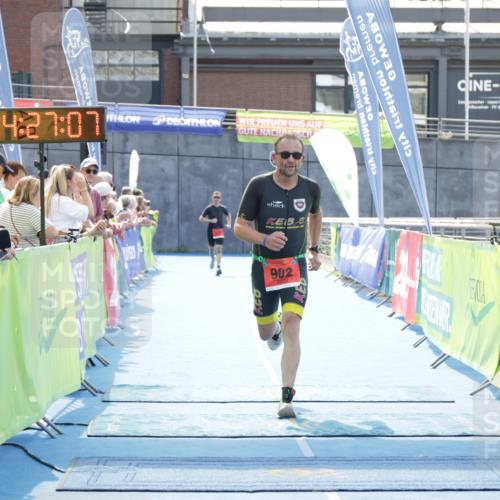 10.08.2025 - GEWOBA Citytriathlon Bremen H.Heesch http://msf.ph/oto/8556310 10.08.2025 14:27:10 Ziel 902 meine-sportfotos.de