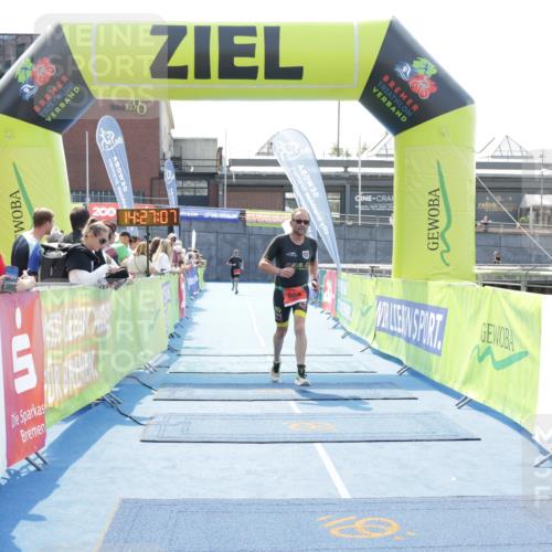 10.08.2025 - GEWOBA Citytriathlon Bremen H.Heesch http://msf.ph/oto/8556316 10.08.2025 14:27:11 Ziel 902 meine-sportfotos.de