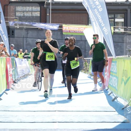 10.08.2025 - GEWOBA Citytriathlon Bremen H.Heesch http://msf.ph/oto/8556333 10.08.2025 16:13:11 Ziel 396, 406 meine-sportfotos.de