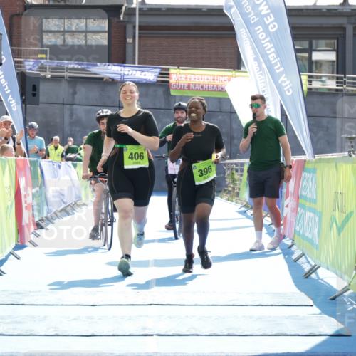 10.08.2025 - GEWOBA Citytriathlon Bremen H.Heesch http://msf.ph/oto/8556336 10.08.2025 16:13:11 Ziel 396, 406 meine-sportfotos.de