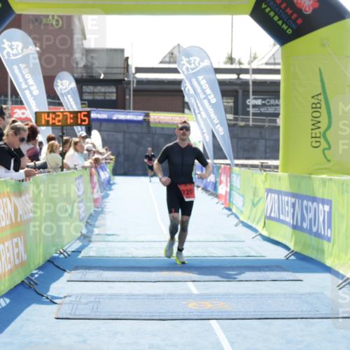 10.08.2025 - GEWOBA Citytriathlon Bremen H.Heesch http://msf.ph/oto/8556338 10.08.2025 14:27:19 Ziel 720, 902 meine-sportfotos.de