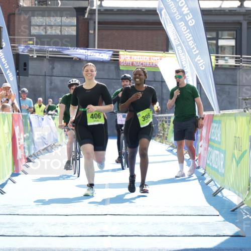 10.08.2025 - GEWOBA Citytriathlon Bremen H.Heesch http://msf.ph/oto/8556339 10.08.2025 16:13:11 Ziel 396, 406 meine-sportfotos.de