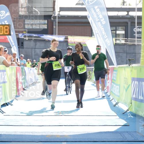 10.08.2025 - GEWOBA Citytriathlon Bremen H.Heesch http://msf.ph/oto/8556351 10.08.2025 16:13:12 Ziel 396, 406 meine-sportfotos.de