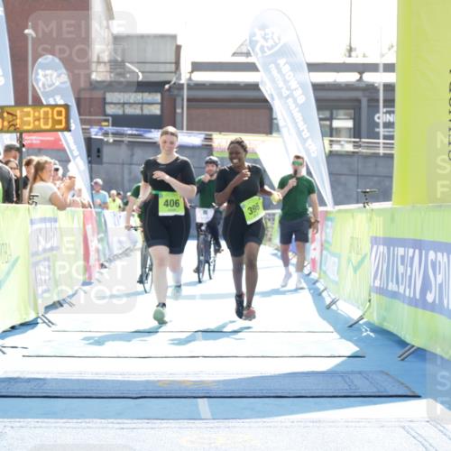10.08.2025 - GEWOBA Citytriathlon Bremen H.Heesch http://msf.ph/oto/8556368 10.08.2025 16:13:12 Ziel 396, 406 meine-sportfotos.de
