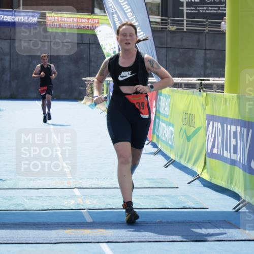 10.08.2025 - GEWOBA Citytriathlon Bremen H.Heesch http://msf.ph/oto/8556375 10.08.2025 14:27:32 Ziel 825, 939, 981 meine-sportfotos.de