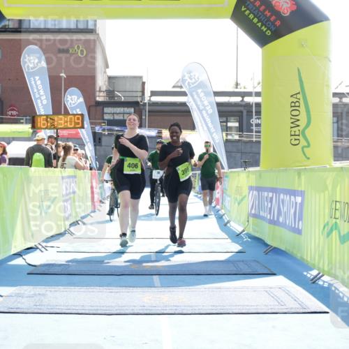 10.08.2025 - GEWOBA Citytriathlon Bremen H.Heesch http://msf.ph/oto/8556400 10.08.2025 16:13:13 Ziel 396, 406 meine-sportfotos.de