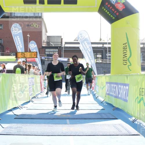 10.08.2025 - GEWOBA Citytriathlon Bremen H.Heesch http://msf.ph/oto/8556413 10.08.2025 16:13:13 Ziel 396, 406 meine-sportfotos.de