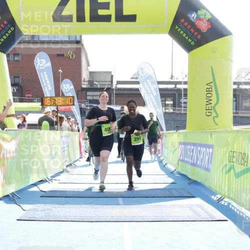 10.08.2025 - GEWOBA Citytriathlon Bremen H.Heesch http://msf.ph/oto/8556422 10.08.2025 16:13:13 Ziel 396, 406 meine-sportfotos.de