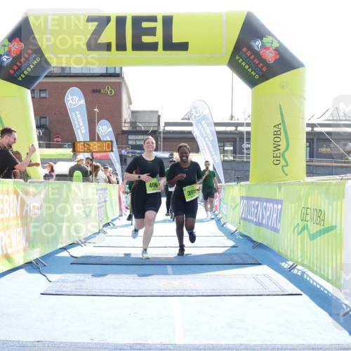 10.08.2025 - GEWOBA Citytriathlon Bremen H.Heesch http://msf.ph/oto/8556424 10.08.2025 16:13:13 Ziel 396, 406 meine-sportfotos.de
