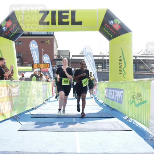 10.08.2025 - GEWOBA Citytriathlon Bremen H.Heesch http://msf.ph/oto/8556432 10.08.2025 16:13:13 Ziel 396, 406 meine-sportfotos.de