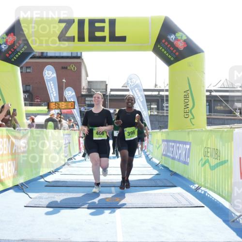 10.08.2025 - GEWOBA Citytriathlon Bremen H.Heesch http://msf.ph/oto/8556444 10.08.2025 16:13:14 Ziel 396, 406 meine-sportfotos.de