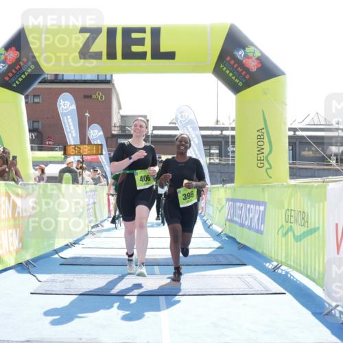 10.08.2025 - GEWOBA Citytriathlon Bremen H.Heesch http://msf.ph/oto/8556453 10.08.2025 16:13:14 Ziel 396, 406 meine-sportfotos.de