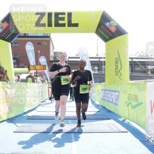 10.08.2025 - GEWOBA Citytriathlon Bremen H.Heesch http://msf.ph/oto/8556456 10.08.2025 16:13:14 Ziel 396, 406 meine-sportfotos.de