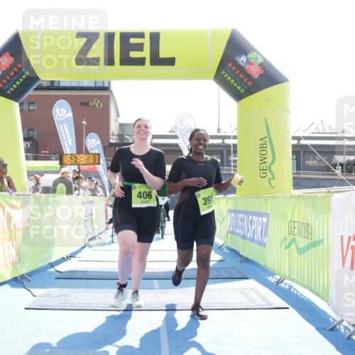 10.08.2025 - GEWOBA Citytriathlon Bremen H.Heesch http://msf.ph/oto/8556469 10.08.2025 16:13:14 Ziel 396, 406 meine-sportfotos.de