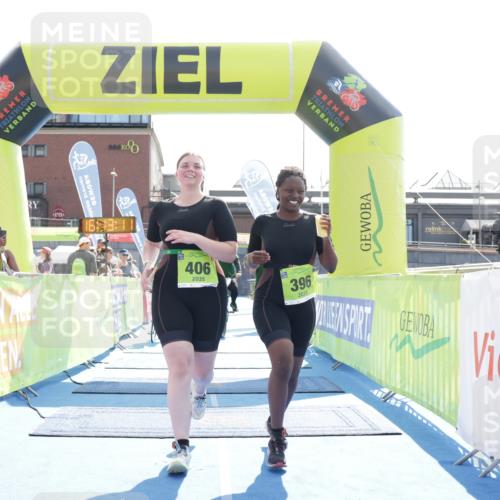 10.08.2025 - GEWOBA Citytriathlon Bremen H.Heesch http://msf.ph/oto/8556477 10.08.2025 16:13:14 Ziel 396, 406 meine-sportfotos.de