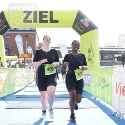 10.08.2025 - GEWOBA Citytriathlon Bremen H.Heesch http://msf.ph/oto/8556486 10.08.2025 16:13:15 Ziel 396, 406 meine-sportfotos.de