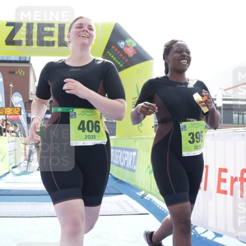 10.08.2025 - GEWOBA Citytriathlon Bremen H.Heesch http://msf.ph/oto/8556491 10.08.2025 16:13:15 Ziel 396, 406 meine-sportfotos.de