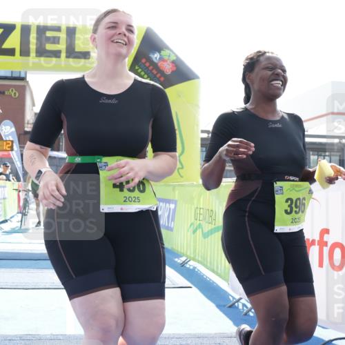 10.08.2025 - GEWOBA Citytriathlon Bremen H.Heesch http://msf.ph/oto/8556495 10.08.2025 16:13:15 Ziel 396, 406 meine-sportfotos.de