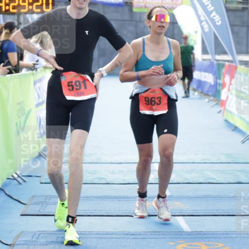 10.08.2025 - GEWOBA Citytriathlon Bremen H.Heesch http://msf.ph/oto/8556534 10.08.2025 14:29:24 Ziel 591, 842, 946, 963 meine-sportfotos.de