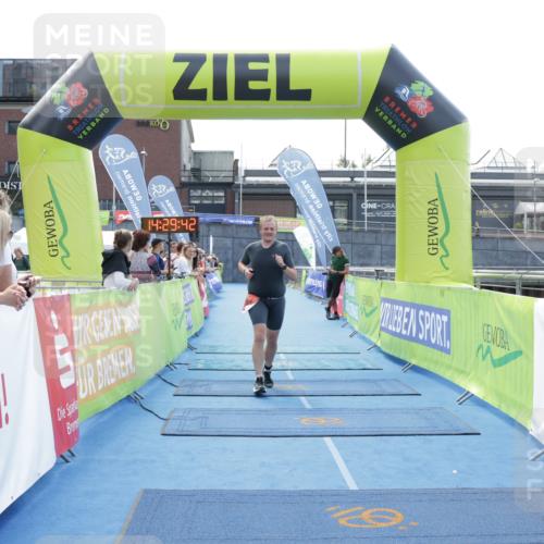 10.08.2025 - GEWOBA Citytriathlon Bremen H.Heesch http://msf.ph/oto/8556566 10.08.2025 14:29:46 Ziel 708 meine-sportfotos.de
