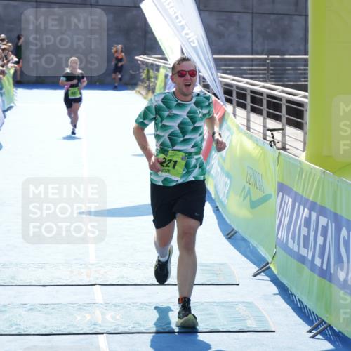 10.08.2025 - GEWOBA Citytriathlon Bremen H.Heesch http://msf.ph/oto/8556606 10.08.2025 15:29:59 Ziel 221, 426, 487, 491 meine-sportfotos.de