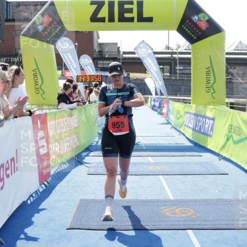 10.08.2025 - GEWOBA Citytriathlon Bremen H.Heesch http://msf.ph/oto/8556627 10.08.2025 14:32:02 Ziel 927, 955 meine-sportfotos.de