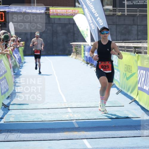 10.08.2025 - GEWOBA Citytriathlon Bremen H.Heesch http://msf.ph/oto/8556654 10.08.2025 14:32:13 Ziel 686, 920, 925 meine-sportfotos.de