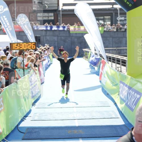 10.08.2025 - GEWOBA Citytriathlon Bremen H.Heesch http://msf.ph/oto/8556679 10.08.2025 15:30:29 Ziel 80, 249, 262 meine-sportfotos.de