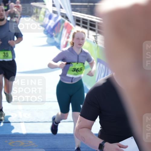 10.08.2025 - GEWOBA Citytriathlon Bremen H.Heesch http://msf.ph/oto/8556712 10.08.2025 15:30:51 Ziel 35, 110, 351, 365, 483 meine-sportfotos.de