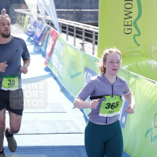 10.08.2025 - GEWOBA Citytriathlon Bremen H.Heesch http://msf.ph/oto/8556716 10.08.2025 15:30:52 Ziel 35, 110, 351, 365, 483 meine-sportfotos.de