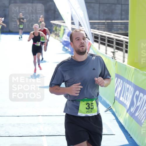 10.08.2025 - GEWOBA Citytriathlon Bremen H.Heesch http://msf.ph/oto/8556717 10.08.2025 15:30:53 Ziel 35, 110, 351, 365, 483 meine-sportfotos.de